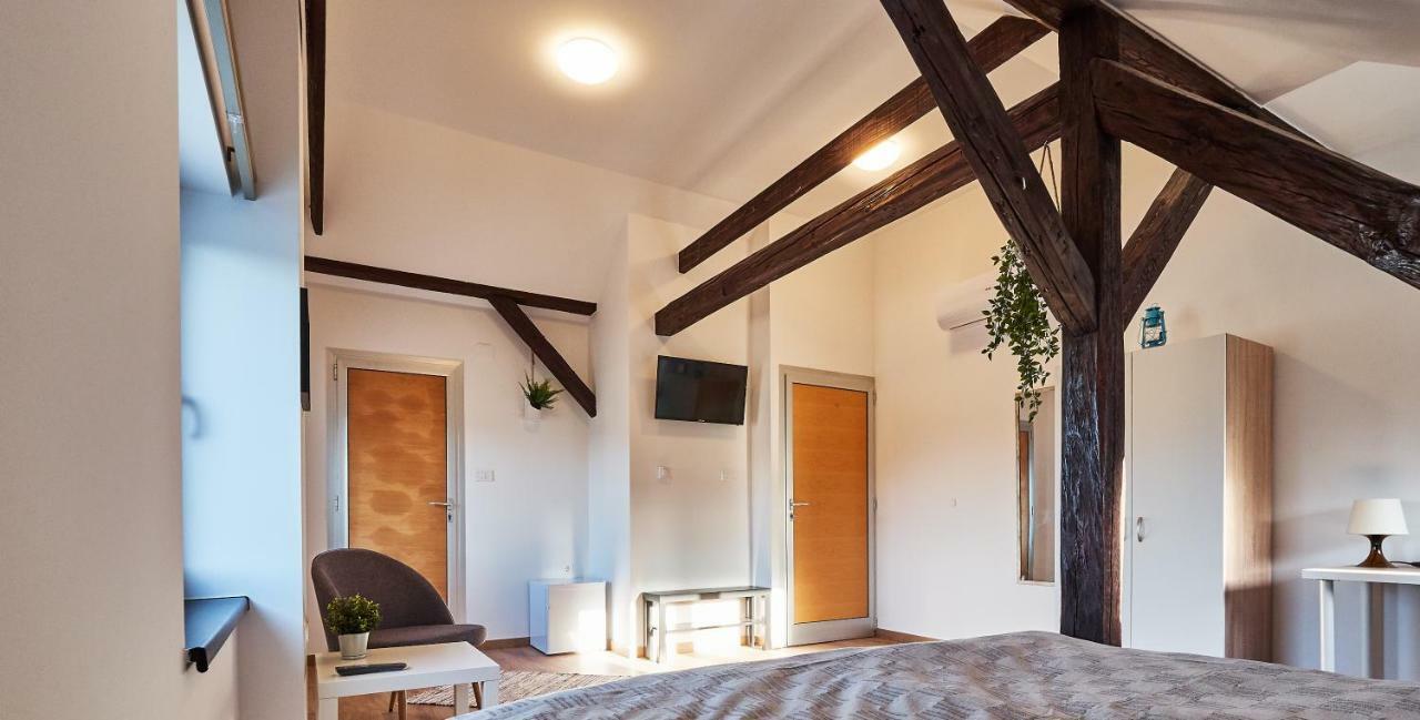 Eva Rooms & Studio Apartment Karlovac Exterior foto